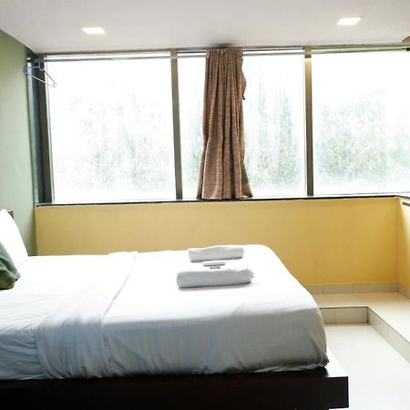 Hotel Artusinn Midc Andheri East Bombay Exterior foto